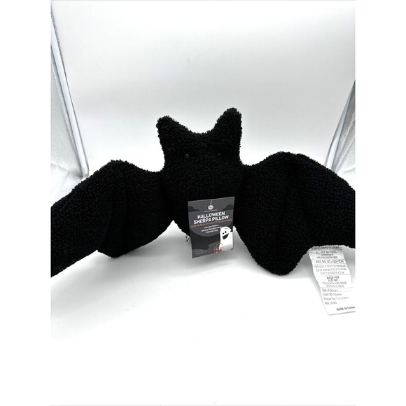 Halloween Sherpa Pillow 11 X 23" Black Bat Huntington Home Decor NEW - Picture 1 of 3